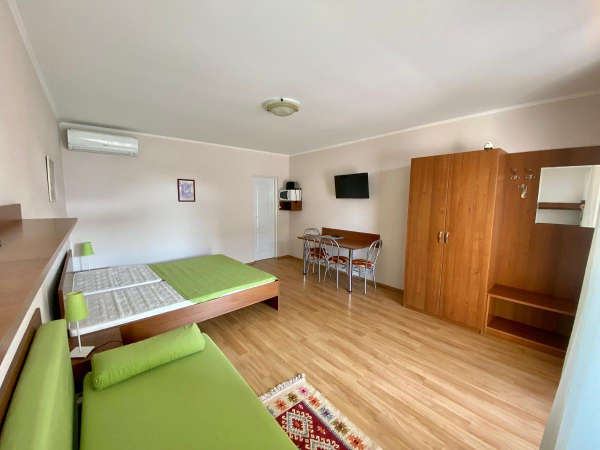 Apartmanovy Dom Flora Veľký Meder Exterior foto