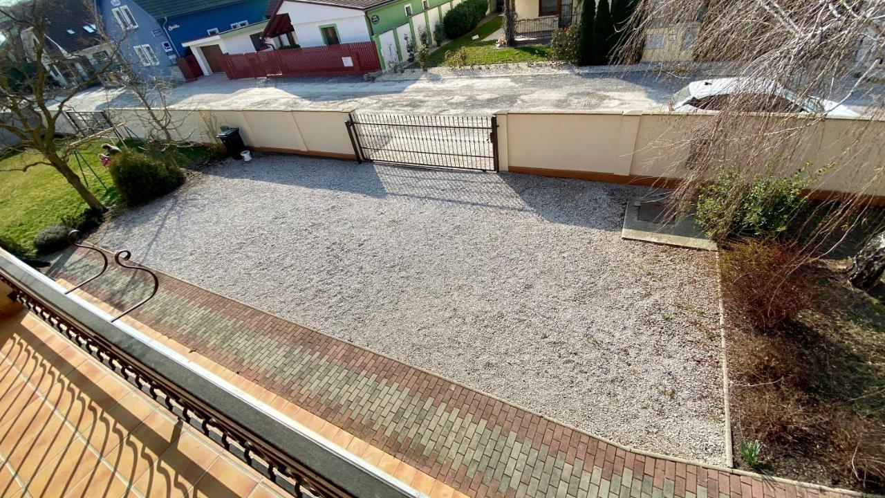 Apartmanovy Dom Flora Veľký Meder Exterior foto