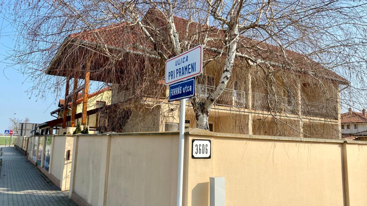 Apartmanovy Dom Flora Veľký Meder Exterior foto
