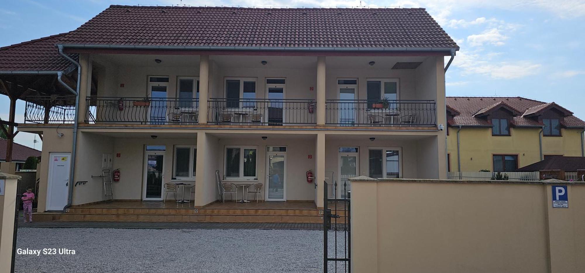 Apartmanovy Dom Flora Veľký Meder Exterior foto